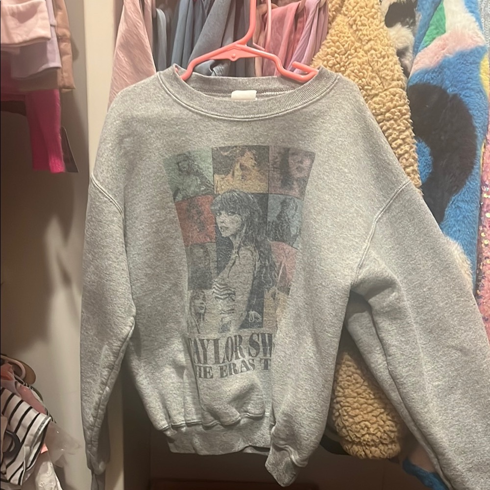 Gray Graphic Sweatshirt